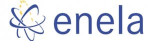 Blaues enela-Textlogo mit einem abstrakten Atomsymbol mit umlaufenden blauen Linien und kleinen gelben Sternen auf der linken Seite, das Innovation und vertrauenswürdige Referenzen verdeutlicht.