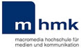 Das Logo der Macromedia Hochschule für Medien und Kommunikation (mhmk), das häufig in Referenzen zu sehen ist, zeigt ein dunkelblaues Quadrat mit einem weißen Kleinbuchstaben m und hmk daneben, darunter der vollständige Name in deutscher Sprache.