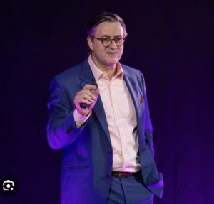 Dr. Nikolai A. Behr is a communication consultant, keynote speaker and media trainer specializing in leadership communication, crisis communication and the risks of AI-driven misinformation.